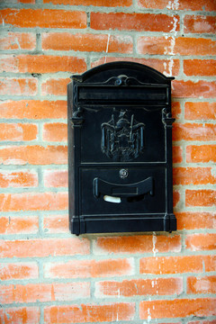 鐵藝郵箱 家門(mén)的守衛(wèi)者與時(shí)光的信使